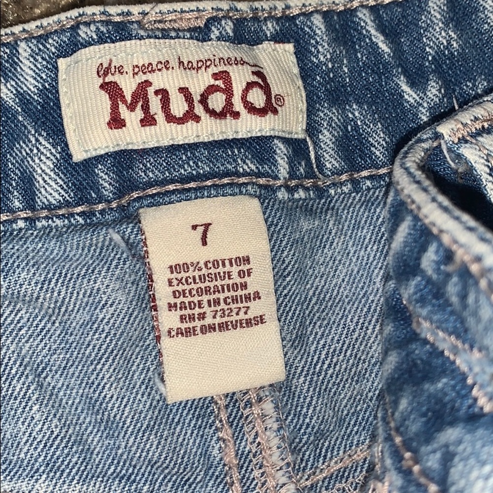 Distressed Jean shorts - Picture 8 of 10